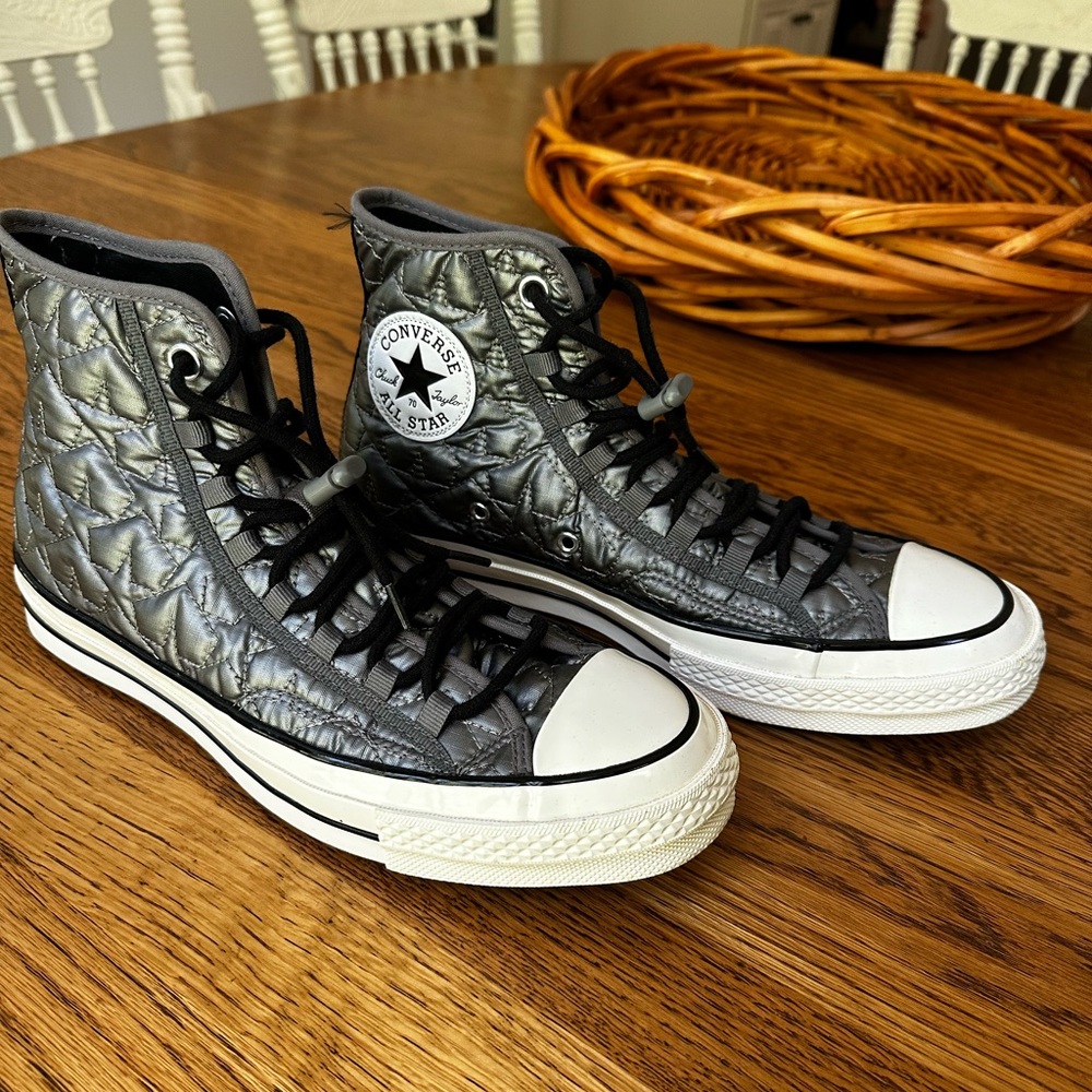 Converse silver quilted stars size 9 - like new